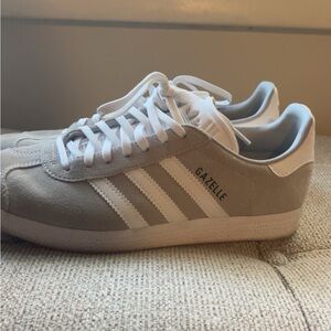Adidas Gazelle woman’s Beige and White Sneakers